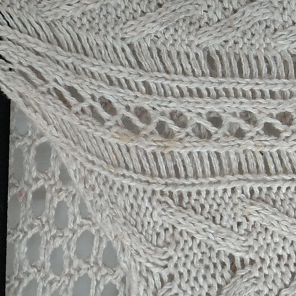 Hollister sweater - Picture 3 of 4